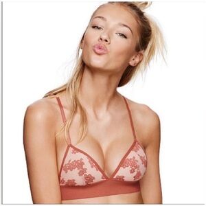 PINK Victoria Secret Daisy Lace Sienna Triangle Bralette